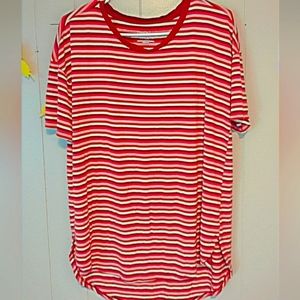 Time and Tru Multicolor T-shirt